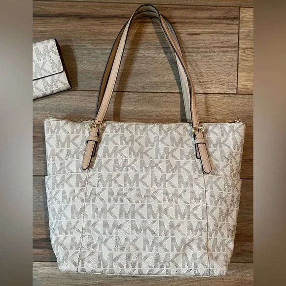 SOLD Michael Kors Tote - Picture 3 of 9